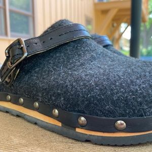 KALSO Earth Shanti Wool & Wood Negative Heel Clogs / Mules - Black